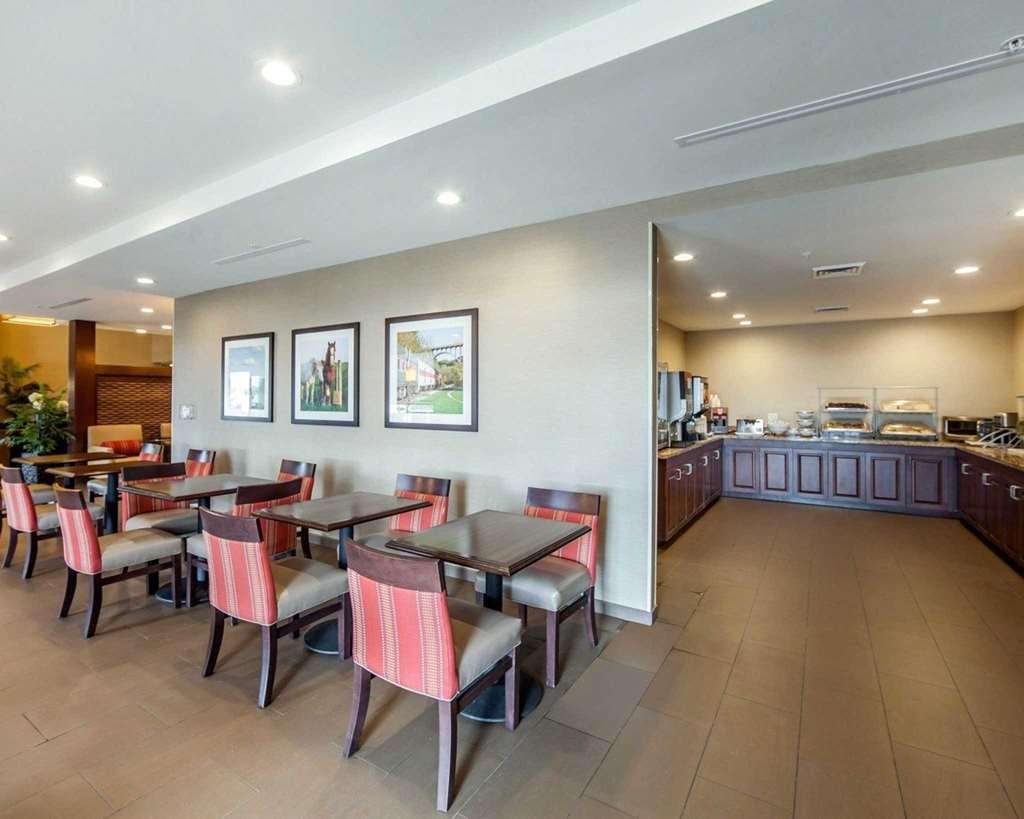 Comfort Suites Marietta-Parkersburg Restaurant foto